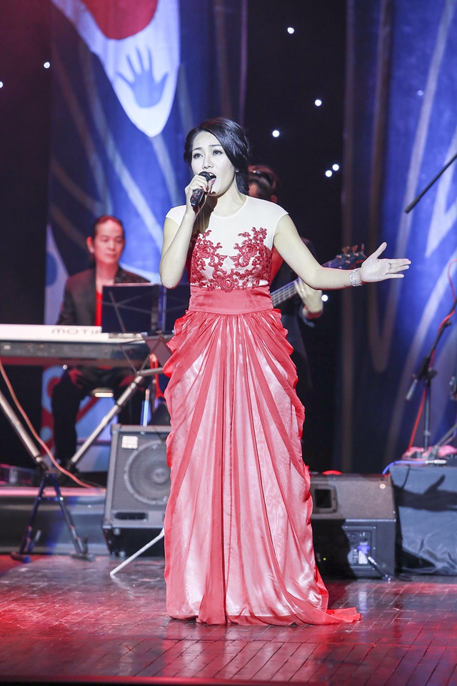 Nữ ca sĩ Minh Thu với ca khúc Khát vọng