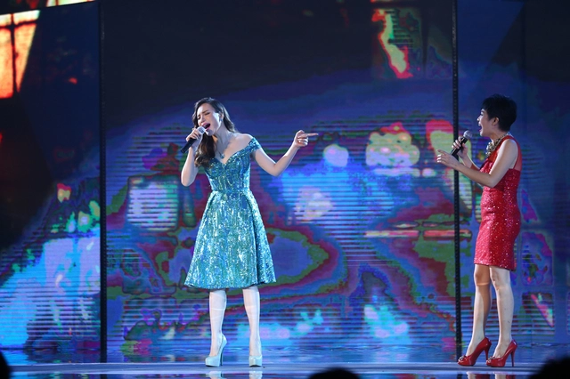 Trong Chào 2015, Hồ Quỳnh Hương và Phương Thanh lần đầu tiên song ca với nhau 2 ca khúc.