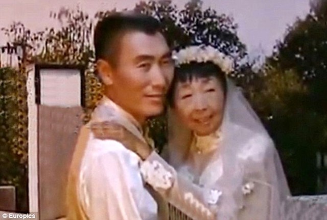Năm 1996, Li Yuchen kết hôn với tình yêu lớn của đời mình - bà Ma Yuquin. Bất chấp sự phản đối dữ dội từ người thân, bạn bè và cả hàng xóm, cùng với việc người cha của Li Yuchen từ mặt, anh vẫn kiên quyết bảo vệ tình yêu. &quot;Không ai tin cuộc hôn nhân của tôi sẽ kéo dài nhưng chúng tôi đã minh chứng rằng họ sai. Chúng tôi vẫn dành tình yêu vô bờ bến cho nhau suốt 18 năm qua&quot;, Li Yuchen nói.