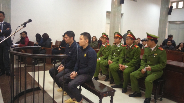 Bị cáo Tường và Khánh tại phiên tòa ngày 4/12/2014