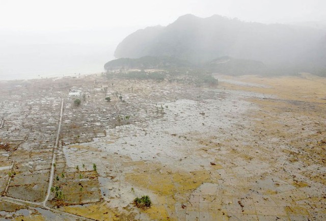 Lũ lụt ven biển ở miền tây Aceh ngày 8/1/2005.
