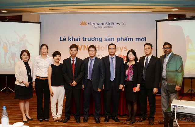 Đại diện Vietcombank và Vietnam Airlines tại buổi lễ ký kết