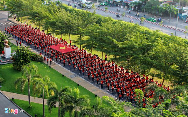 Sinh viên Sài Gòn xếp hình mừng Quốc khánh 
