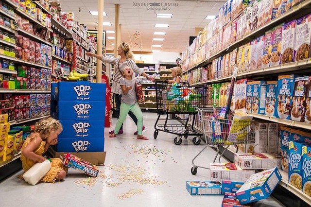 Dẫn các con đi siêu thị cũng trở thành một nhiệm vụ không đơn giản.