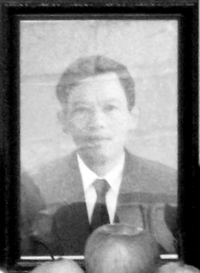 Di ảnh Nguyễn Ngọc Xuân.