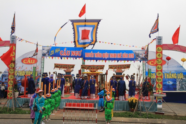 Sáng 6/3 (nhằm ngày 16 tháng Giêng âm lịch), Lễ hội cầu ngư truyền thống quận Thanh Khê 2015 chính thức diễn ra.