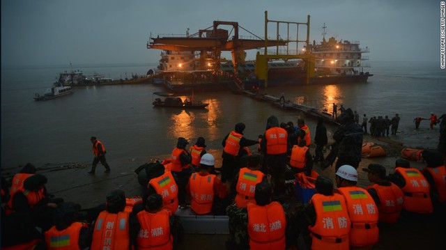 Rescuers search for survivors from the capsized ship in the Yangtze River in Jingzhou on June 2.