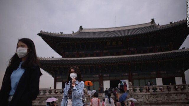 Tourists wearing face masks visit Gyeongbokgung palace in central Seoul on June 5. MERS has fueled fears of a fresh surge in cases and prompted Seouls mayor to declare war on the virus. 
