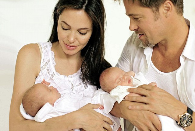 Cặp song sinh nhà Angelina Jolie và Brad Pitt 