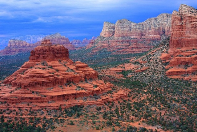 Sedona-Phoenix, Arizona, Mỹ. Đây là nơi mà rất nhiều cuộc ghé thăm của người ngoài hành tinh đã diễn ra. Nổi tiếng nhất là vụ &apos;ánh sáng phượng hoàng&apos; và nhận được sự chú ý lớn của các phương tiện thông tin đại chúng