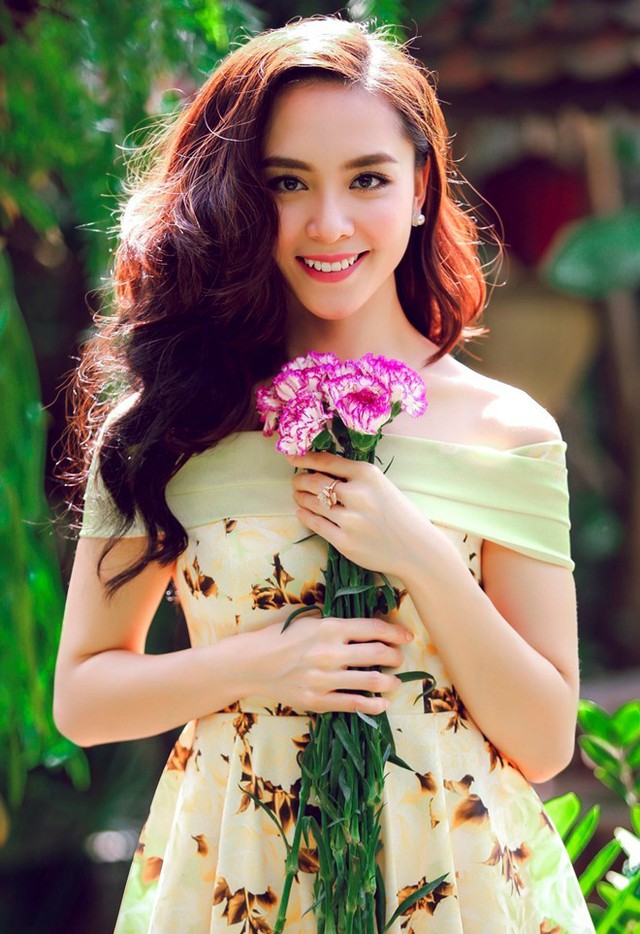 Bà mẹ hai con gặp nhiều áp lực khi là giám đốc quốc gia cuộc thi Hoa hậu hoàn vũ Việt Nam 2015. 