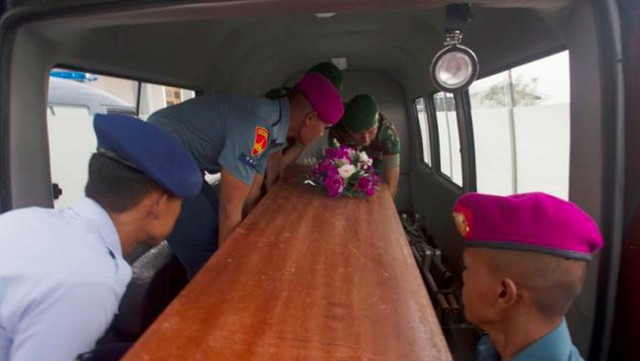 Nạn nhân chuyến bay QZ8501 tử vong 3 ngày trước