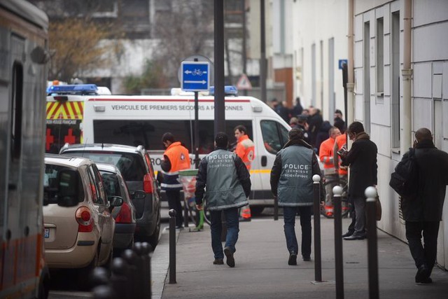 Vụ xả súng kinh hoàng vào tòa soạn Charlie Hebdo ở Paris chiều 7/1, làm ít nhất 12 người thiệt mạng và 10 người khác bị thương
