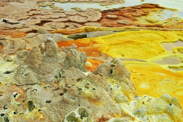 Thị trấn Dallol ở Ethiopia giữ kỷ lục về việc có nhiệt độ trung bình hàng năm cao nhất từng được ghi nhận. Từ năm 1960 đến năm 1966 nơi đây có nhiệt độ trung bình khoảng 34,4 độ C.