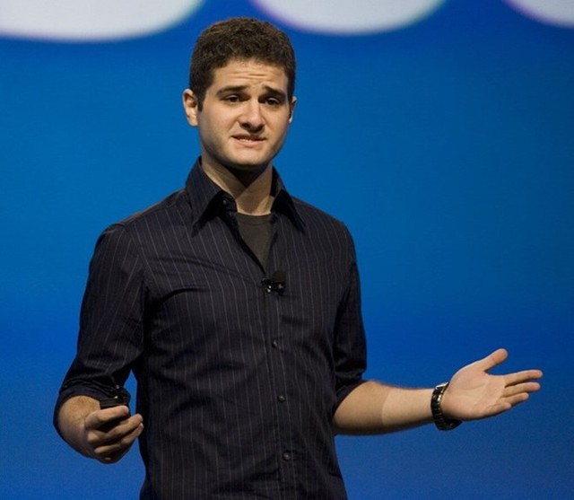 1. Dustin Moskovitz Dustin Moskovitz là một trong những người đồng sáng lập mạng xã hội Facebook, cũng là bạn cùng phòng ký túc xá với Mark Zuckerberg tại trường Harvard. Cuối năm 2008, Moskovitz rời khỏi Facebook để thành lập công ty công nghệ mới là Asana. Cùng với việc sở hữu 6% cổ phần của Facebook, hiện giá trị tài sản ước tính của Moskovitz là 8,8 tỷ USD.