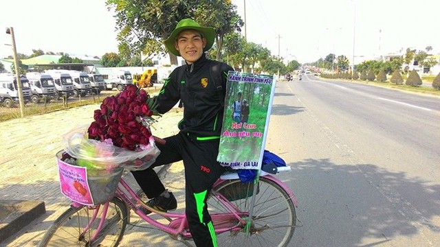 Chàng trai Thăng đang gây sốt với hành động đạp xe hơn nghìn cây số để chứng minh tình yêu