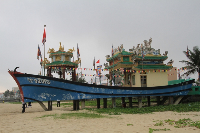 Cầu ngư là một loại hình lễ hội mang đậm nét dân gian gắn liền với cuộc sống của cư dân miền ven biển thành phố Đà Nẵng nói chung và quận Thanh Khê nói riêng.