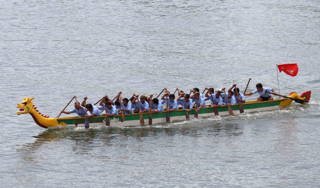 Kết quả: Đội đua thuyền nữ quận Hải Châu giành giải Nhất. Đội đua thuyền nam Hòa Hiệp Bắc (quận Liên Chiểu, Đà Nẵng) giành giải Nhất