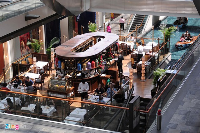 Bên trong khu mua sắm bậc nhất Singapore của tỷ phú casino