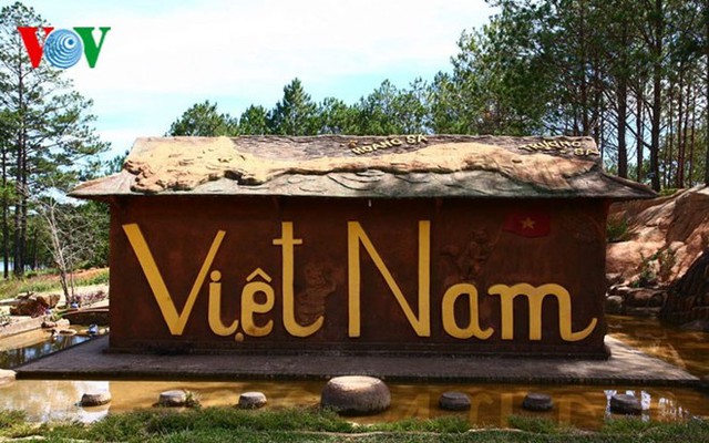 Ngôi nhà đất đỏ độc đáo duy nhất ở Việt Nam