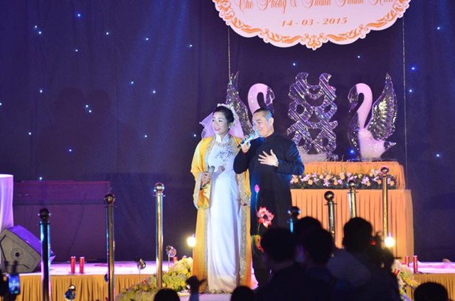 Thanh Thanh Hiền và Xuân Hinh song ca trên sân khấu. 