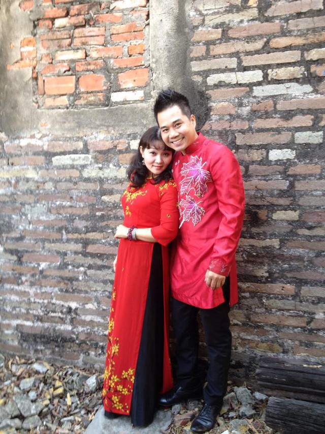 Ca sỹ Tuýnh Nhật Minh với ca sỹ Thúy Nga từng làm chung MV Ba quan mời trầu.