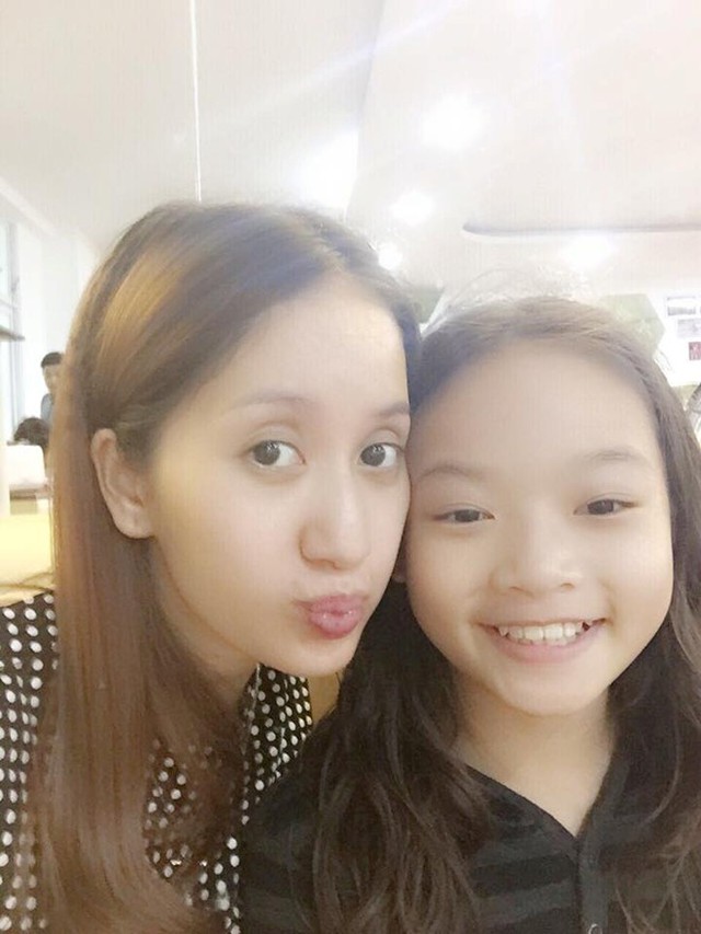 Đang trong thời gian bầu b&iacute; n&ecirc;n Kh&aacute;nh Thy thường để mặt mộc.