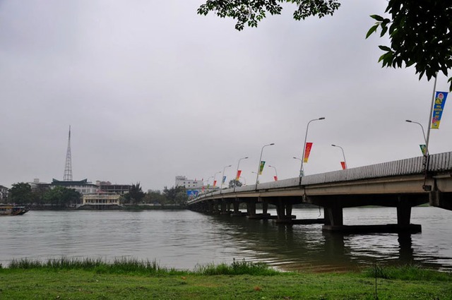 Cầu Phú Xuân – nơi anh Minh hành động dại dột