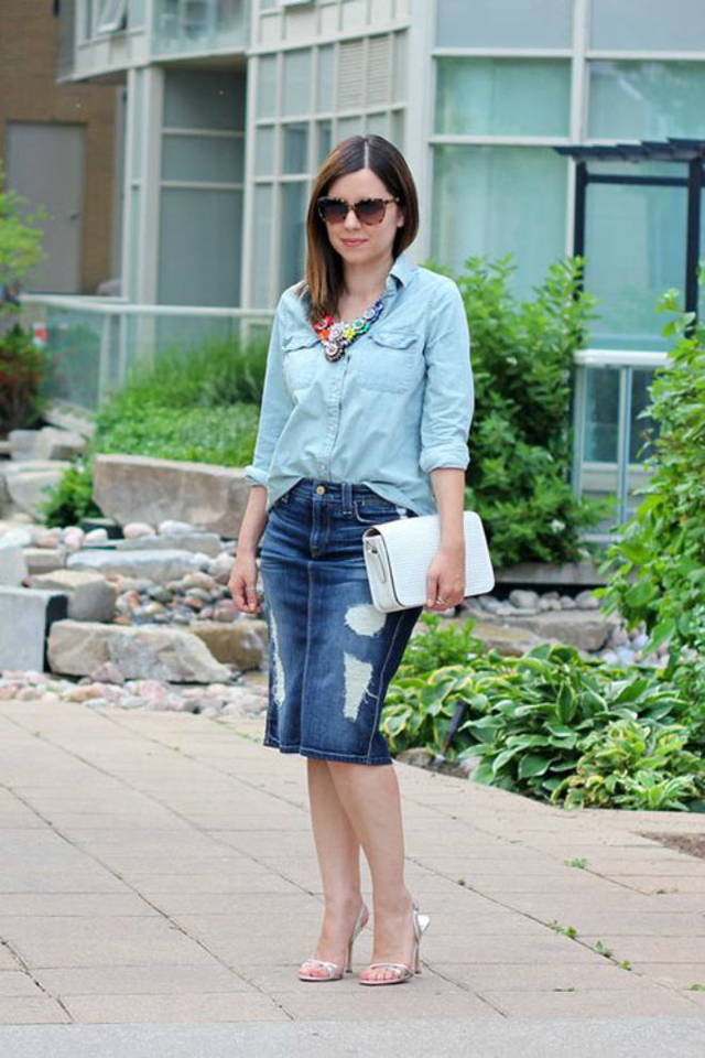 Mix đồ với chân váy denim cho mùa hè sôi động