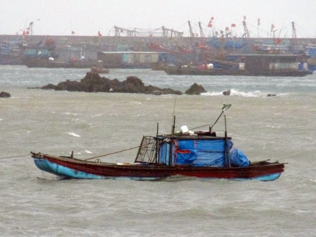 Tàu, thuyền của ngư dân neo đậu tại âu tàu Cô Tô. Ảnh: Báo Quảng Ninh