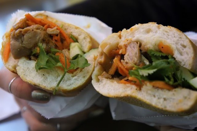 Saigon Vietnamese Sandwich Deli (phố Broome): Tại đây, thực khách có thể thưởng thức 12 “phiên bản” khác nhau của bánh mì Việt, như bánh mì bò ướp sả. Ngoài ra, ở đây còn phục vụ các món cuốn, nộm đu đủ, nước mía...  Ảnh: Maisondesreveries.