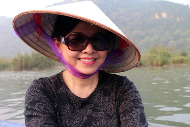Chế Linh đưa vợ đi vãn cảnh chùa Hương 