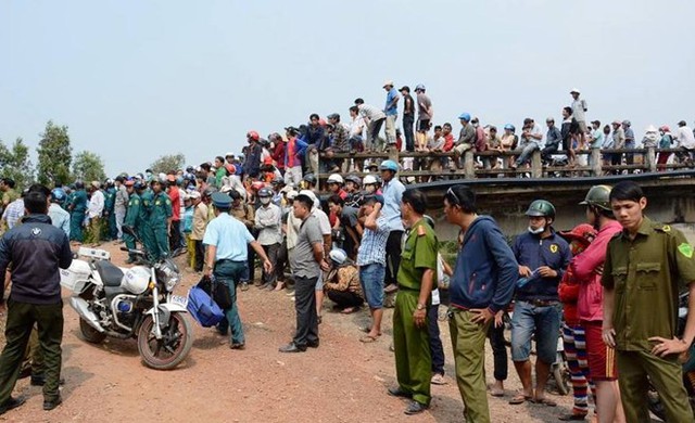 Người thân 4 quân nhân hy sinh đau đớn tại nhà tang lễ