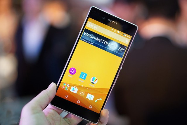 5 smartphone cao cấp nổi bật đầu 2015 
