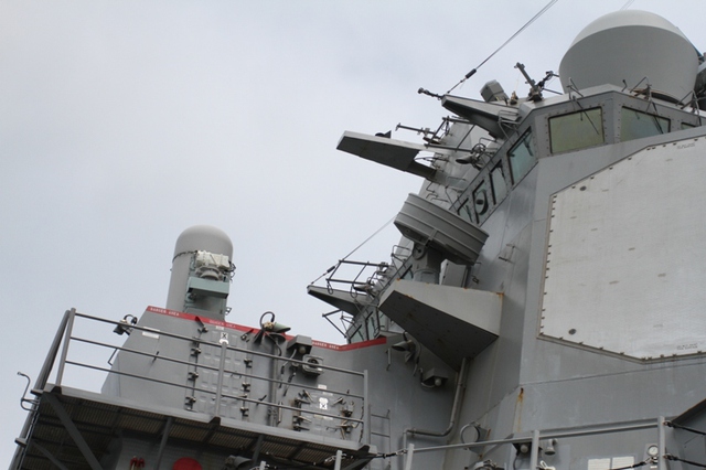 Một số trang thiết bị, vũ khí hiện đại trên hai tàu.