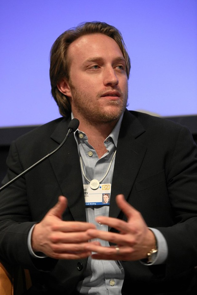 5. Chad Hurley  Sinh năm 1977, Chad Hurley là người đồng sáng lập và cựu CEO của YouTube. Năm 2006, anh cùng đồng sáng lập Steve Chen quyết định bán YouTube cho Google với giá 1,65 triệu USD. Sau 15 năm làm việc với nhau, năm 2014, bộ đôi Hurley và Chen chính thức “chia tay” . Chen chuyển sang Google Ventures còn Hurley đang tập trung vào MixBit.