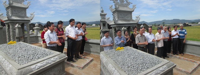 Đại diện lãnh đạo, giáo viên trường PTTH Cẩm Xuyên và cựu học sinh thắp hương viếng mộ thầy Thái Kim Quý, tại xã Sơn Lộc, huyện Can Lộc, Hà Tĩnh.