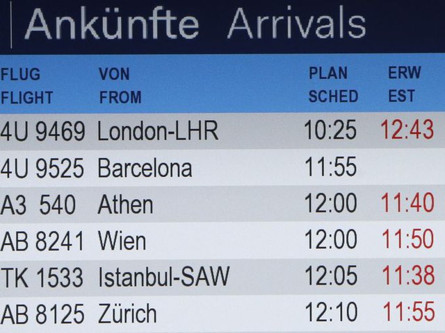 Bảng tin cho thấy chuyến bay mang số hiệu 4U 9525 không được cập nhật trạng thái ở sân bay Duesseldorf.
