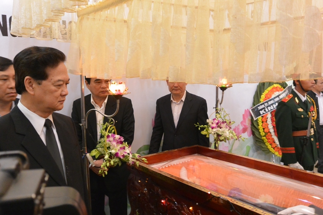  Thủ tướng Nguyễn Tấn Dũng viếng ông Nguyễn Bá Thanh