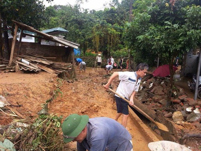 Điện Biên ngổn ngang sau cơn lũ ống