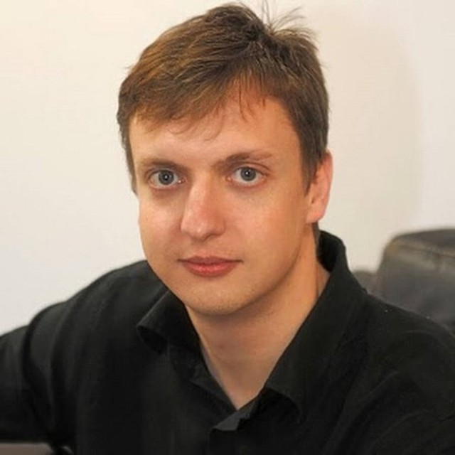 3. Andrew Gower Andrew Gower là nhà phát triển game và là nhà đồng sáng lập Jagex Games Studio – hãng game độc lập lớn nhất nước Anh. Năm 2010, Gower đã rời khỏi Jagex và thành lập một công ty tư vấn và phát triển game. Sau gần 15 năm, giá trị tài sản của ông được chia với anh trai Paul và họ cùng thu về 680 triệu USD.