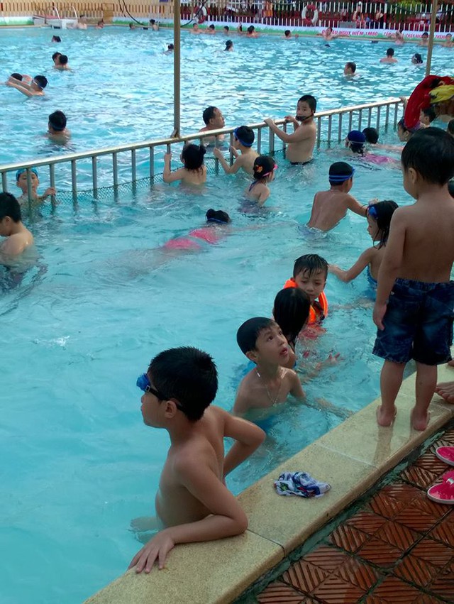 Bể bơi Hồ Sen chủ yếu dành cho trẻ con khu vực quận Lê Chân