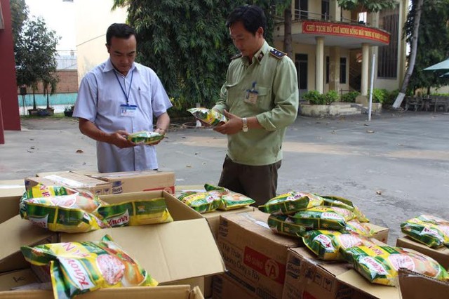 Bột nêm Knorr giả bị thu giữ và kiểm tra tại CA tỉnh Đồng Nai