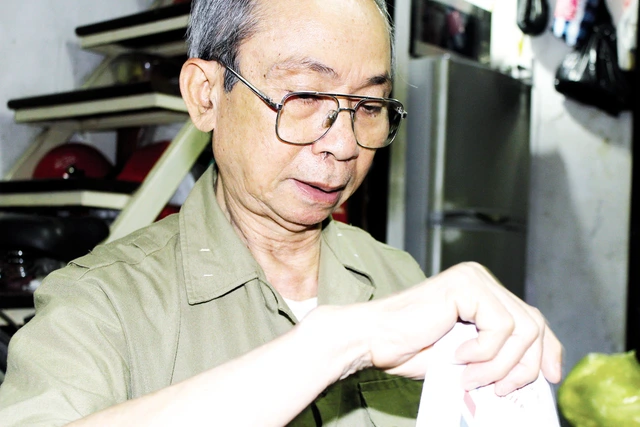 Ông Nguyễn Văn Chính, người thương binh 20 năm đi tìm đồng đội. 	Ảnh: Quang Khánh
