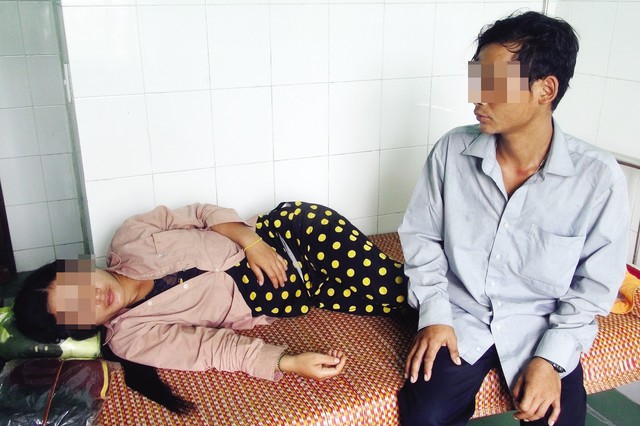 Người dân đến khám và điều trị bệnh bạch hầu tại Trung tâm Y tế huyện Phước Sơn. 	Ảnh: CTV