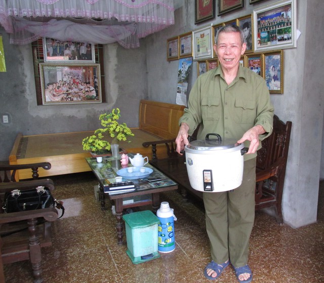 Nồi cơm to của gia đ&igrave;nh &ocirc;ng Phan Văn Hiển.