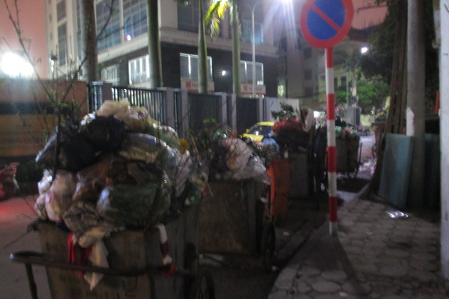 Điểm tập kết rác gây bức xúc ở phường Nam Đồng (Đống Đa).	Ảnh T.G
