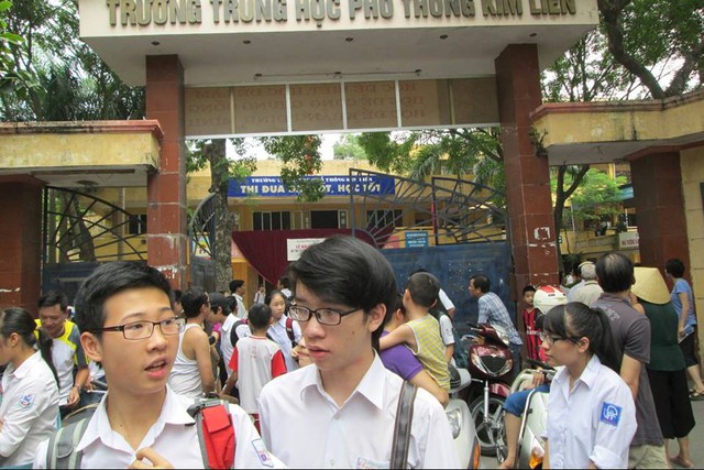 Kỳ tuyển sinh vào lớp 10 THPT năm học 2015-2016 tại Hà Nội căng thẳng do số lượng học sinh gia tăng đột biến so với năm học trước. 	Ảnh: Q.Anh