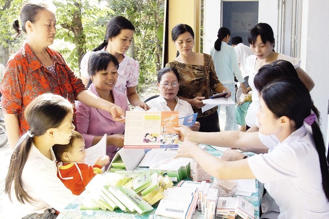 Các chuyên gia khuyến cáo, thực hiện tốt việc khám sức khỏe tiền hôn nhân, khám tiền sản sẽ giảm thiểu được rất nhiều bệnh nhân mắc Thalassamia ra đời do bố mẹ các cháu không biết mình mang gene lặn. 	ảnh: Dương Ngọc