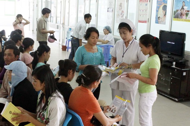 Hiện hầu hết nhân viên công tác tại bệnh viện của Việt Nam đều mặc trang phục màu trắng.  	Ảnh: Dương Ngọc